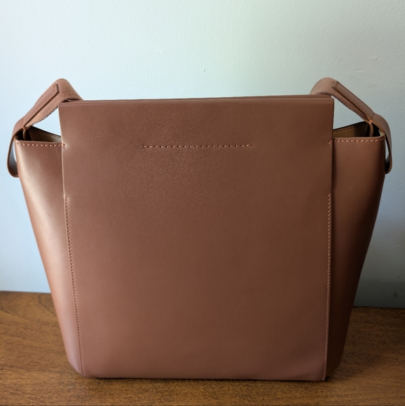 Everlane The Form Bag In Cognac - Picture 8 of 14